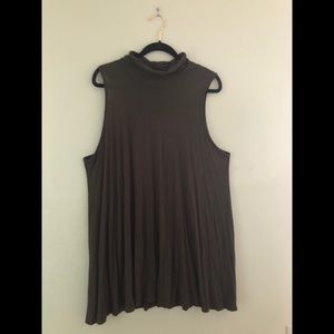 Sleeveless Dark Green Plus-Sized Turtleneck